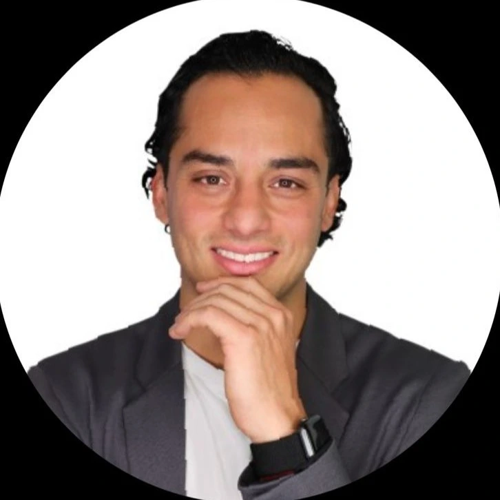 Portrait of Raúl Artigas, Partner at Valmi Law Firm